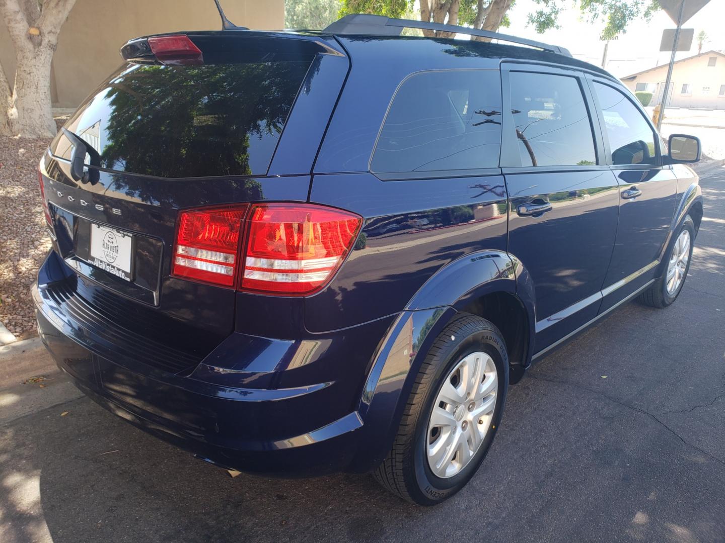 2018 /Tan and black Dodge Journey SE (3C4PDCAB1JT) with an 2.4L L4 DOHC 16V engine, 4-Speed Automatic transmission, located at 323 E Dunlap Ave., Phoenix, AZ, 85020, (602) 331-9000, 33.567677, -112.069000 - Photo#3